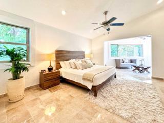 Tropical 3Br Retreat W Pool & Beach Essentials - 7