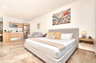 Coastal Escape W Rooftop Pool, Gym & Beach Walk - 4