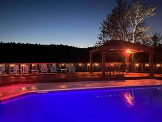 Waterfront Resort Retreat | Pool •Hot Tubs • Beach - 9