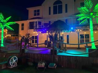 Waterfront Resort Retreat | Pool •Hot Tubs • Beach - 6