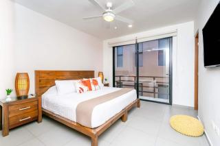 Quiet Condo W Rooftop Pool, Backyard & Parking - 7