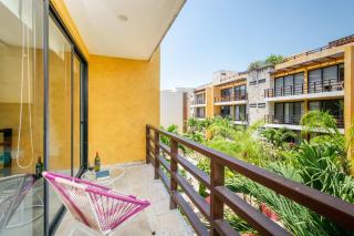 Quiet Condo W Rooftop Pool, Backyard & Parking - 6