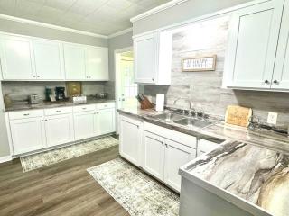 Soothing Greens Color Peaceful 3 BR 1BA Dwelling - 7