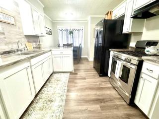Soothing Greens Color Peaceful 3 BR 1BA Dwelling - 5