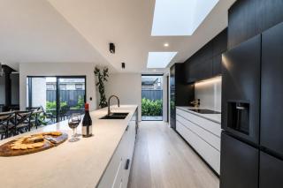 Stylish Home w- Private Spa Indoor & Outdoor Fire - 7