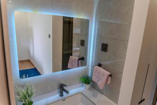 Luxury 3 Bed All Ensuite Apartment at One Riverside with Pool, Gym, Sunset Balcony & Optional Car Driver - 2