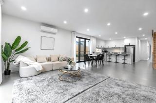 Central Oakleigh East Amenities & Parking - 0