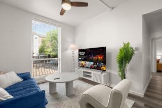 Walk to UT 3BR Sleeps 8 Parking 10 Min DT - 9
