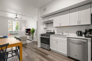 Walk to UT 3BR Sleeps 8 Parking 10 Min DT - 7