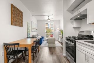 Walk to UT 3BR Sleeps 8 Parking 10 Min DT - 1
