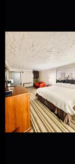 Heritage Inn & Suites - 1