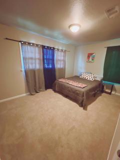 Pet friendly,king beds,fully fenced ,3 bedroom - 1