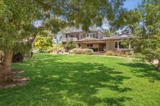The Gathering House Sleeps 18 - 9