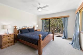 The Gathering House Sleeps 18 - 6