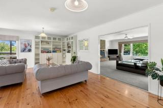 The Gathering House Sleeps 18 - 4
