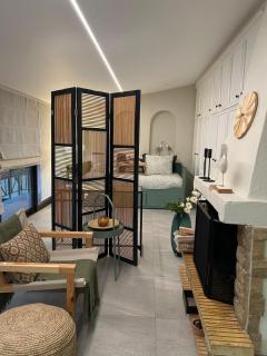 Greek spacious family room - 7