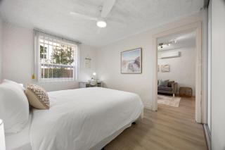 Beach Retreat with Courtyard - Walk to Glenelg Beach - 2