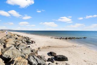 Beach Retreat with Courtyard - Walk to Glenelg Beach - 7