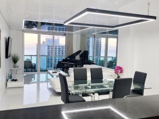 Luxury Beach & City View Condo 5 min walk to beach - 8