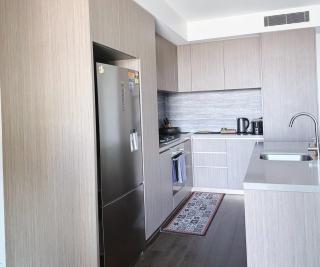 Luxury Casino Apartment in Broadbeach Island - 1