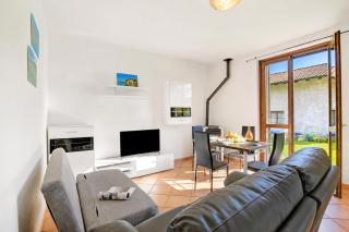 La Casa In Campagna: Rustic Retreat 800m from the Lake - Happy Rentals - 9