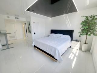 Luxury Beach & City View Condo 5 min walk to beach - 2