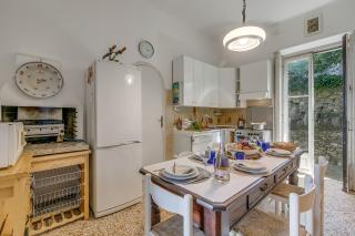 Villa Incanto Sul Lago: Lakefront, Garden & Balconies (Sleeps 7) - Happy Rentals - 6
