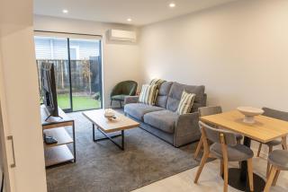 Stylish Two Bedroom Townhouse Near Lower Hutt - 9