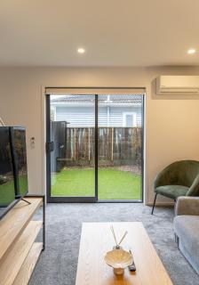 Stylish Two Bedroom Townhouse Near Lower Hutt - 7