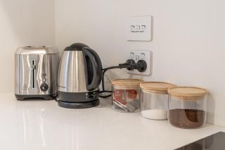 Stylish Two Bedroom Townhouse Near Lower Hutt - 2
