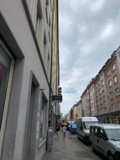 Modern 3-Bedroom Apartment in Munich City West - 8