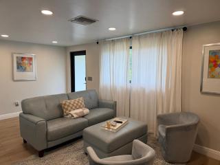 Modern Retreat 3 Baths Patio Sleeps 4 - 0