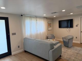 Modern Retreat 3 Baths Patio Sleeps 4 - 1