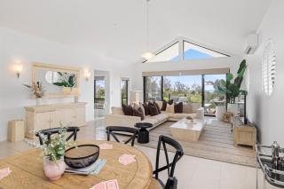 Absolute Beachfront - Luxury Accommodation in Rosebud - 8