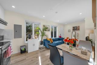 Beautiful Cozy and Private Two Bedroom& One Bathroom - 3