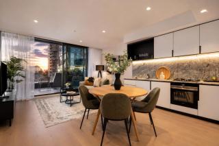 CBD Luxury Escape with Rare Huge Terrace, Heated Pool & Gym - 0