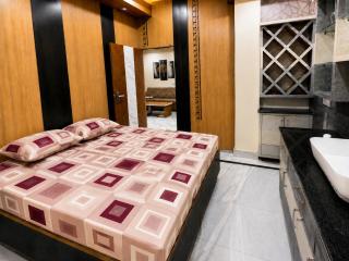 The Comfort Cove 3BHK with Kitchen & Living Room - 8