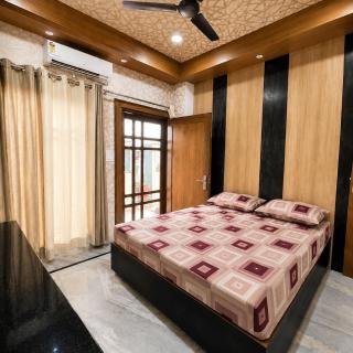 The Comfort Cove 3BHK with Kitchen & Living Room - 7