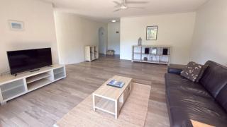 Close To Surf Beach & Surf Club - 4