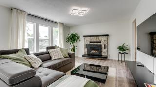 North Okanagan Jewel with hot tub - 0