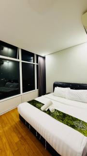 Sky Suites KLCC Luxury By Comfy Homestay - 5