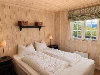 Family-Friendly Cabin With Stunning Outdoor Access - 1