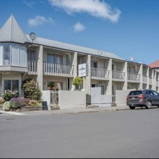 Akaroa Vista Apartment with car park - 9