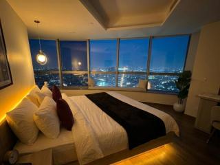 Elegant Apartment at Elysium With Amazing Night View - 8