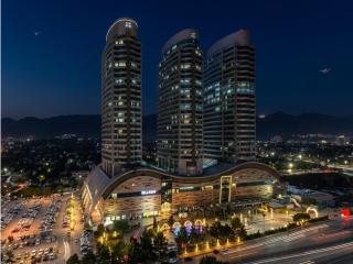 Elegant Apartment at Elysium With Amazing Night View - 6