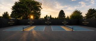 Breezery Retreat - 8 Min to Airport - Indoor Pool Sauna Wellness Billiards Sports Court - 8