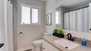 North Okanagan Jewel with hot tub - 7