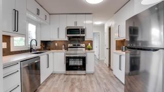 North Okanagan Jewel with hot tub - 6