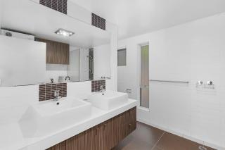 Apartment 1 Attunga Heights 4 - 5