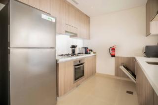 Luxury 1BR Yas Island Golf View Ferrari F1 - 5